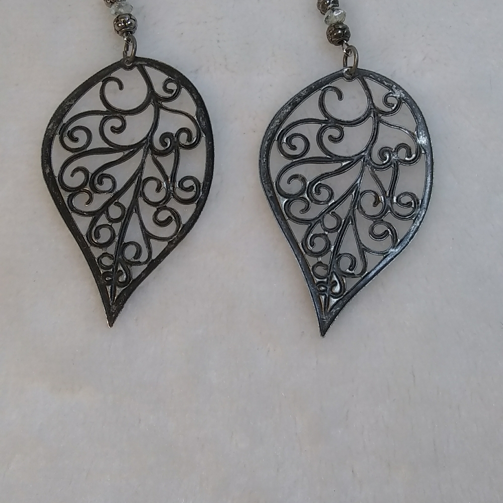 Long leaf dangle earrings - Picture 3 of 3
